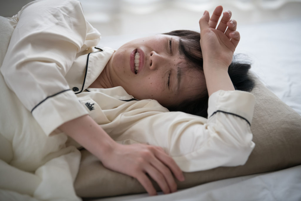 汗でパジャマがぐっしょり…！ ひどい「寝汗」の原因と対策｜コラム｜サツドラ（サッポロドラッグストアー）